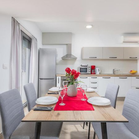 Stunning Apartment In Pjescana Uvala With Wifi Extérieur photo