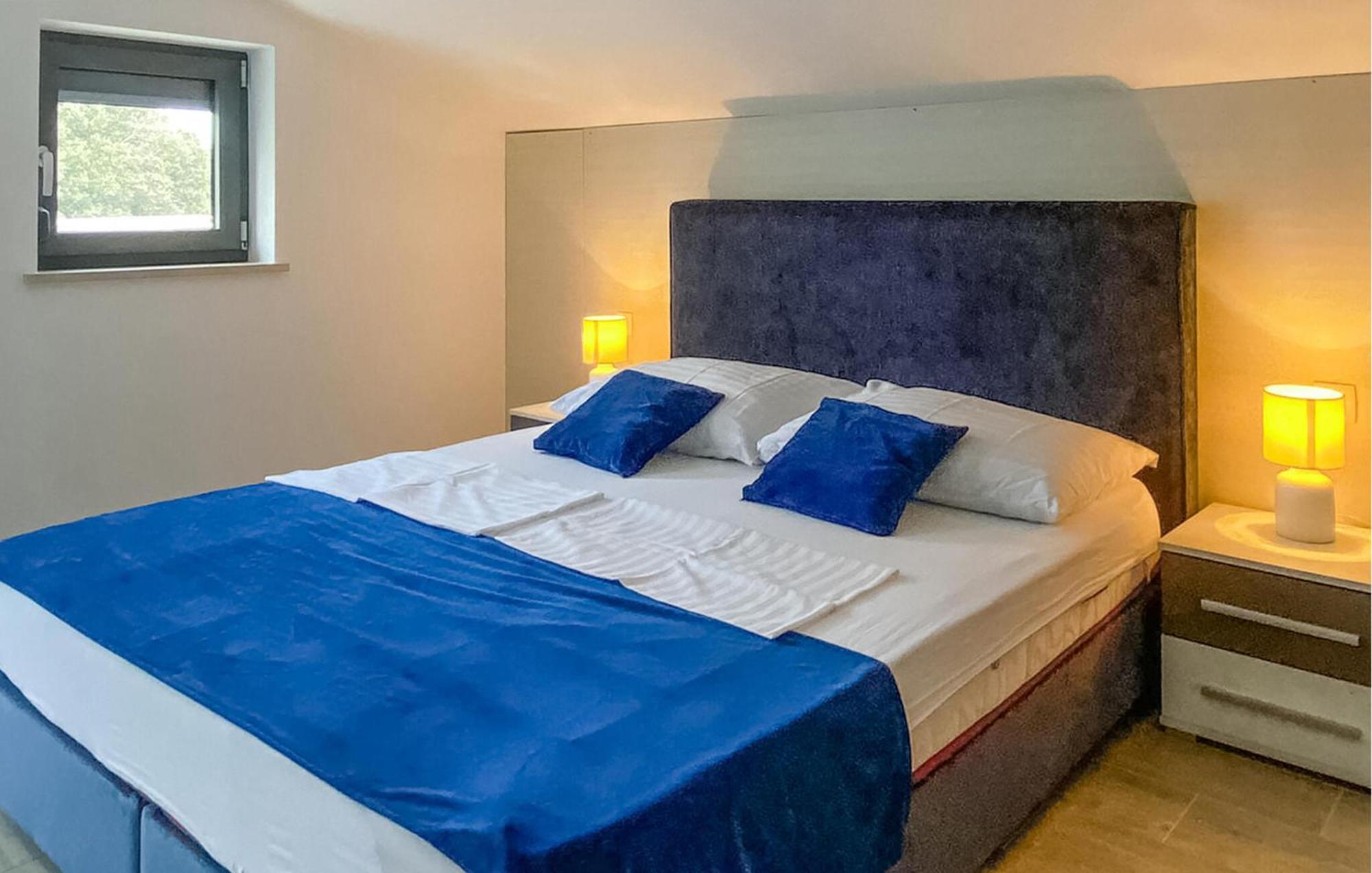 Stunning Apartment In Pjescana Uvala With Wifi Extérieur photo