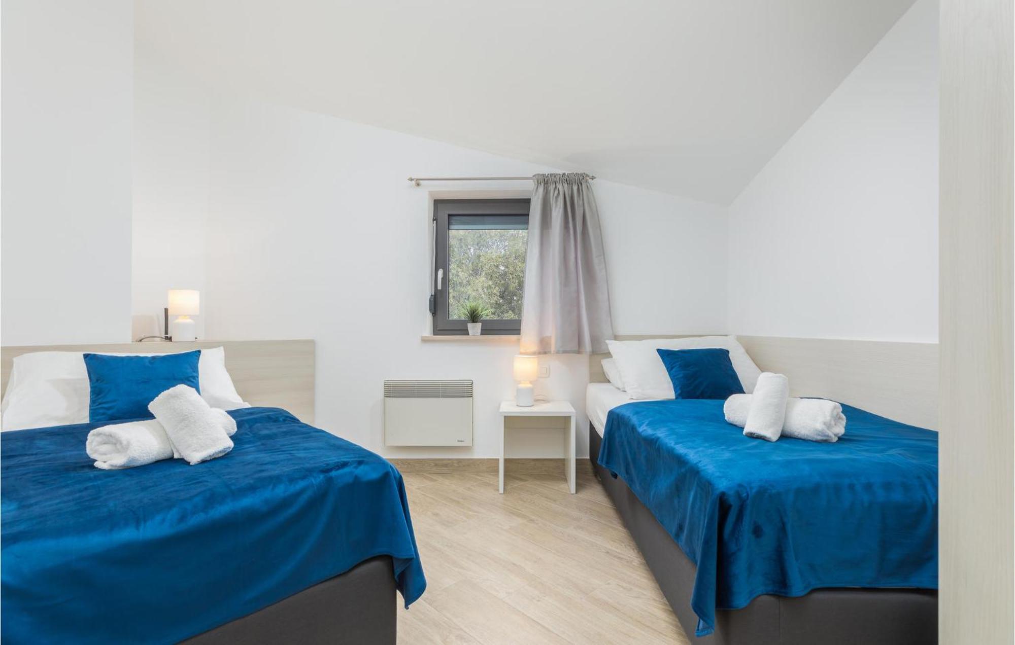 Stunning Apartment In Pjescana Uvala With Wifi Extérieur photo