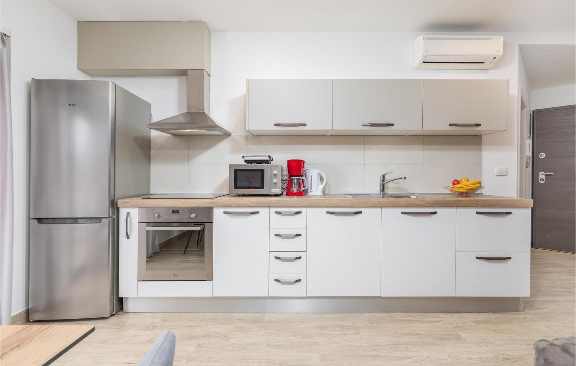 Stunning Apartment In Pjescana Uvala With Wifi Extérieur photo