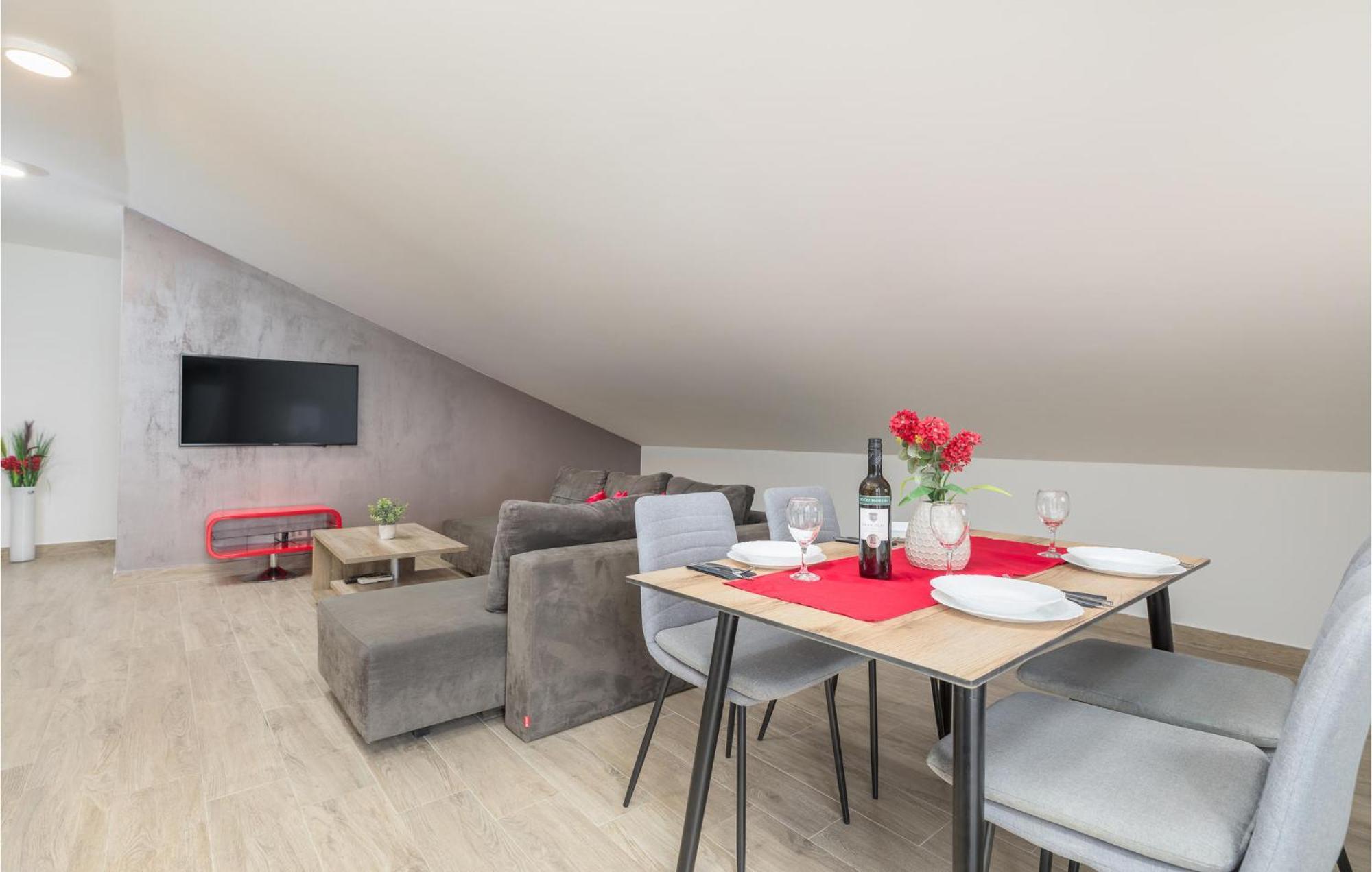 Stunning Apartment In Pjescana Uvala With Wifi Extérieur photo
